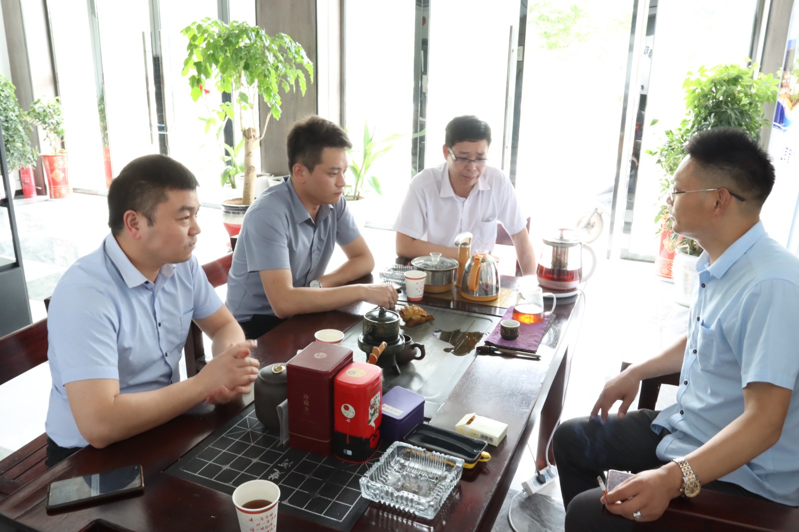 【888集团品质服务与关切】董事长带队亲临一线，端午节巡检湖北片区