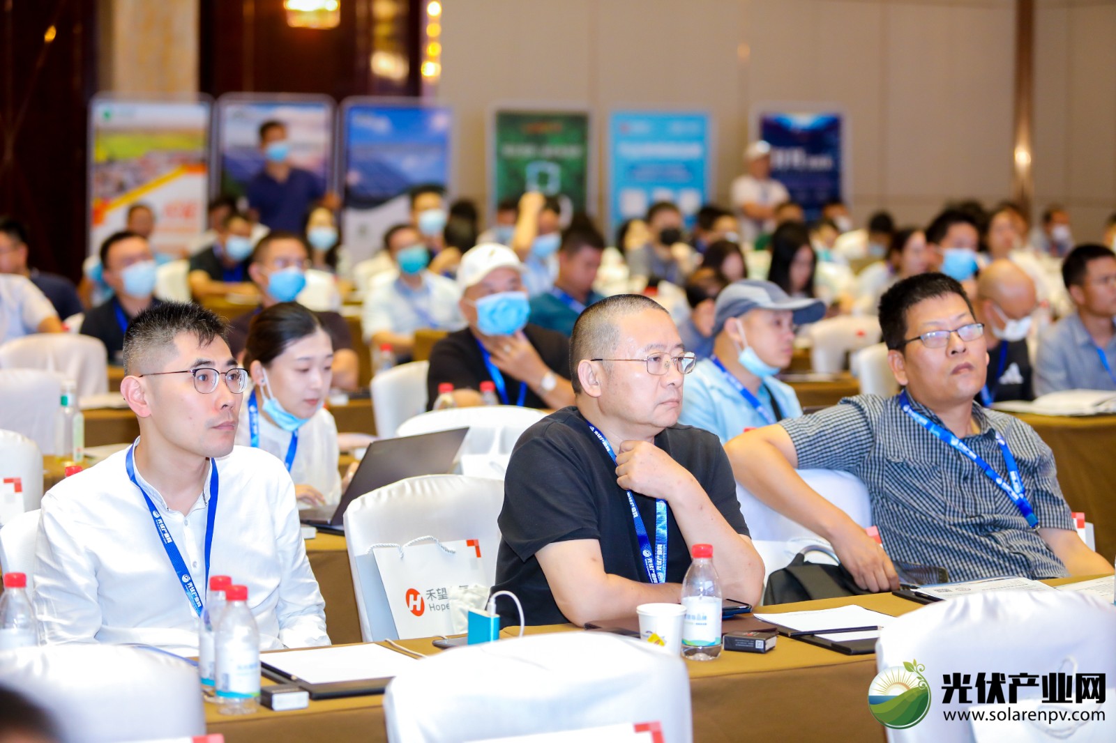 砥砺前行 | 888集团光电建材B02系列利用系统履历互换会&2022第二届中部门布式光伏创新发展论坛圆满闭幕