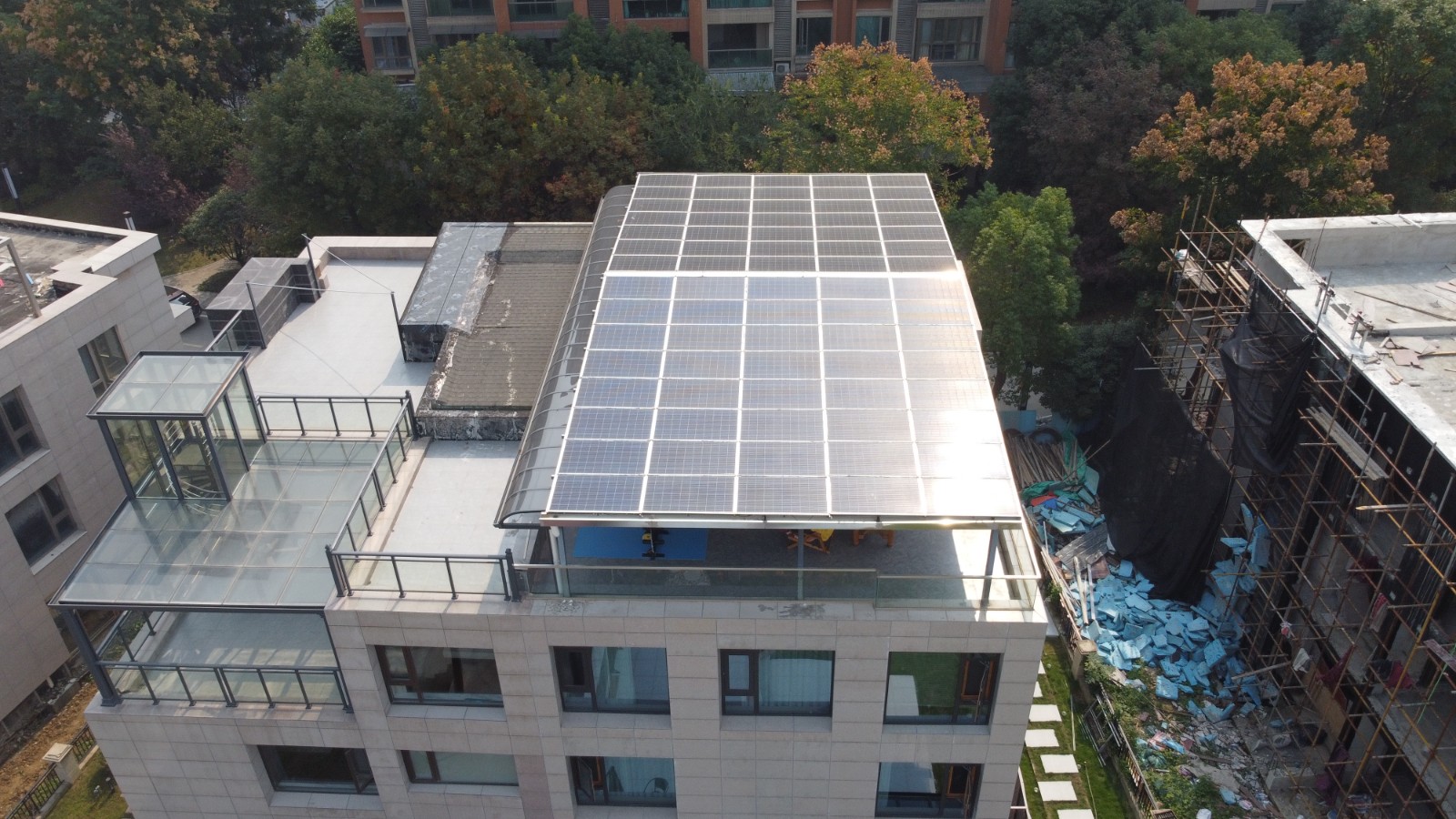 别墅屋顶为什么出格适合装置光伏发电系统？